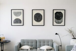Disposer 3 tableaux sur un mur