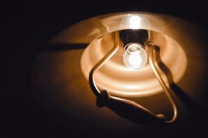 Ampoule qui s’éteint et se rallume